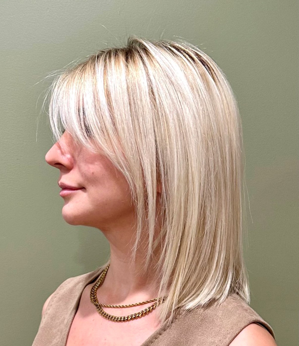 Sleek platinum blonde lob haircut